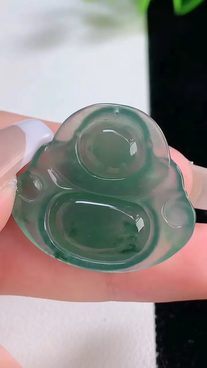 天然A货翡翠佛公吊坠，尺寸273-30.6-5.7，重量:6.57g
12月22日