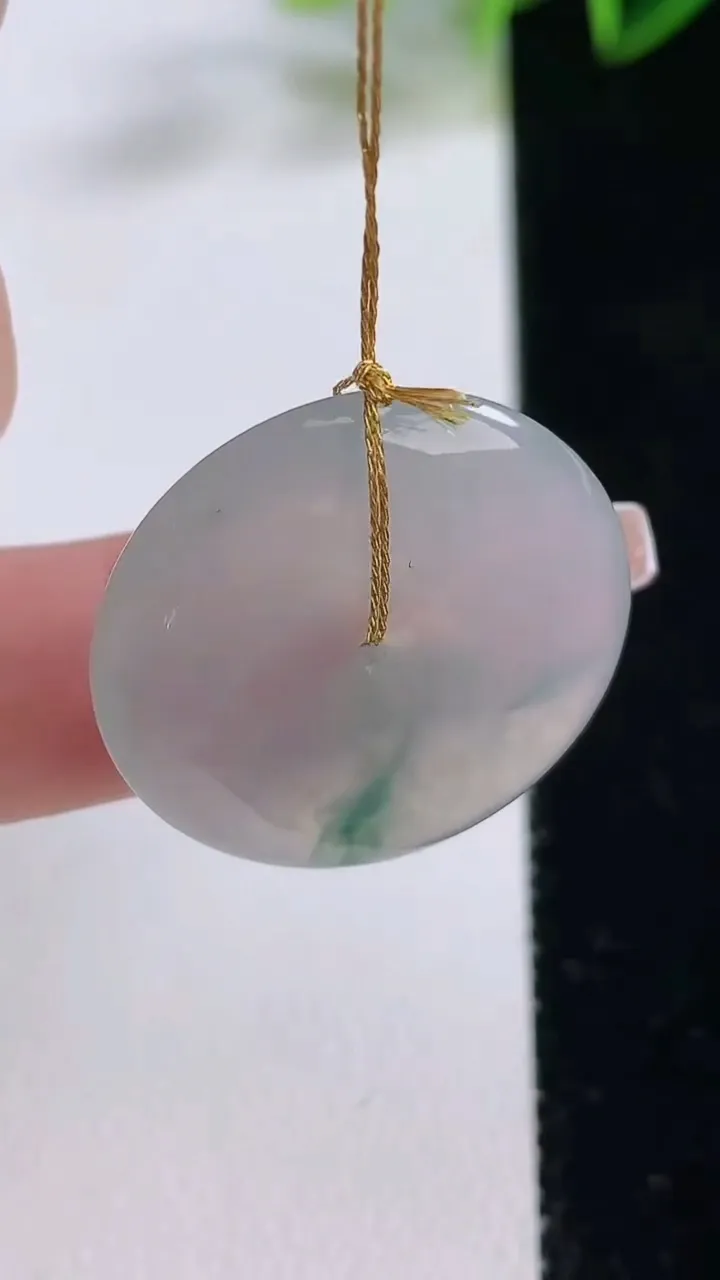 天然A货翡翠冰种飘花平安扣吊坠，尺寸26.4-5.2，重量:8.05g
12月22日