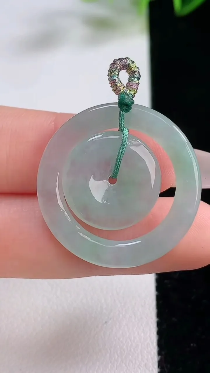 天然A货翡翠母子平安扣，尺寸28-2.6，重量:4.17g
12月22日