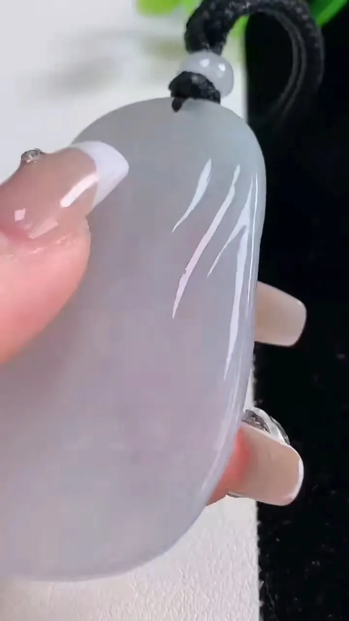 天然A货翡翠和和美美 荷叶鱼吊坠，尺寸59.2-36.8-6.5，重量:34.04g
12月22日