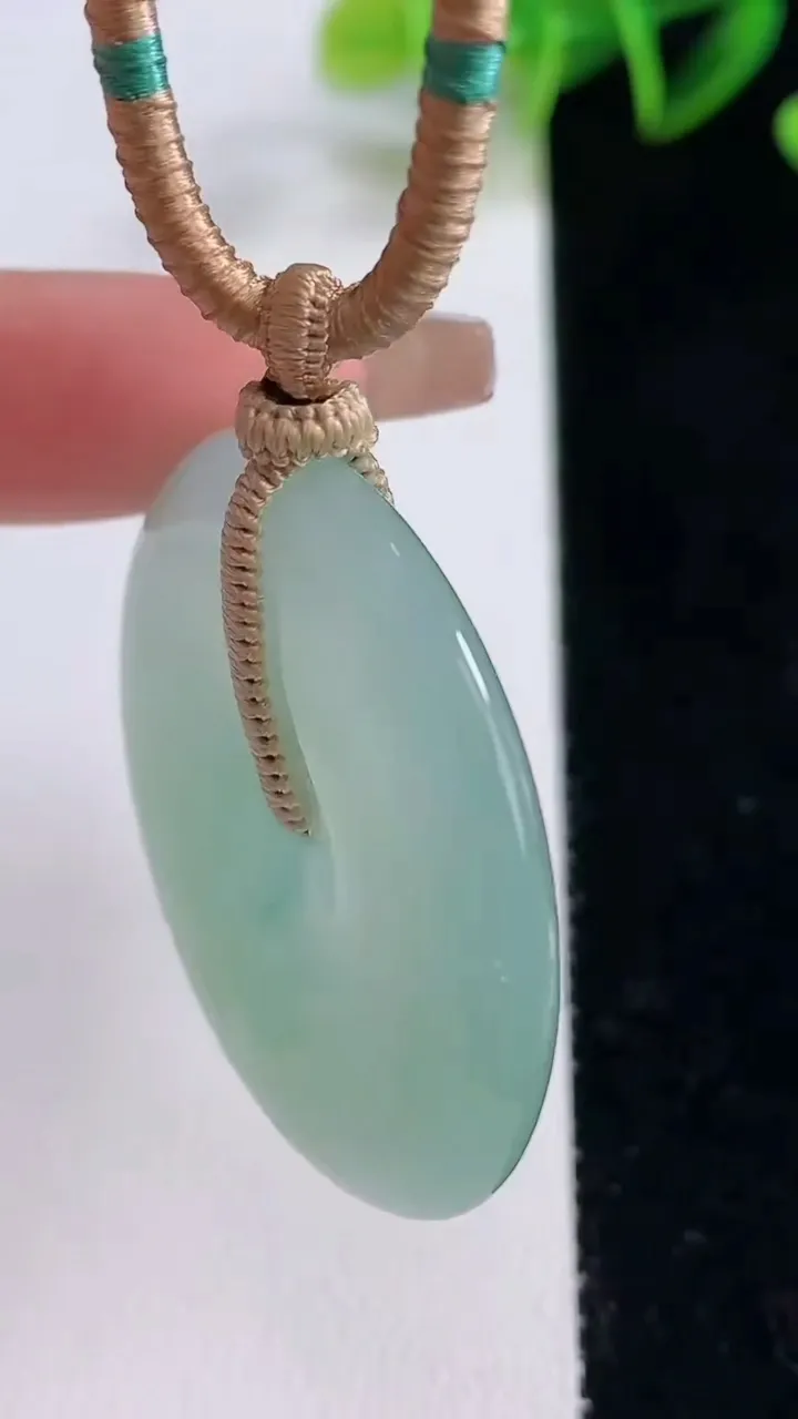 天然A货翡翠平安扣吊坠，尺寸38.6-6，重量:21.46g
12月22日