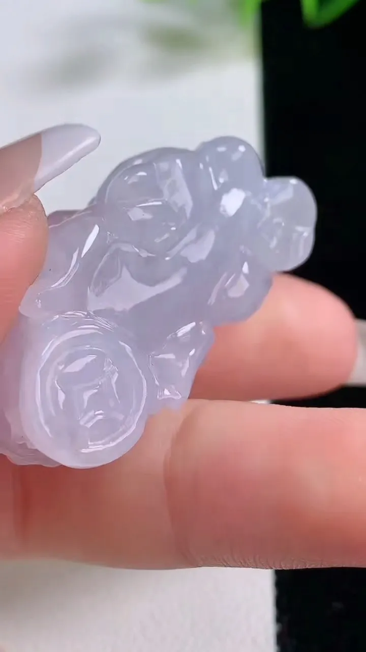 天然A货翡翠紫罗兰貔貅吊坠，尺寸38.6-20-12.4，重量:19.40g
12月22日