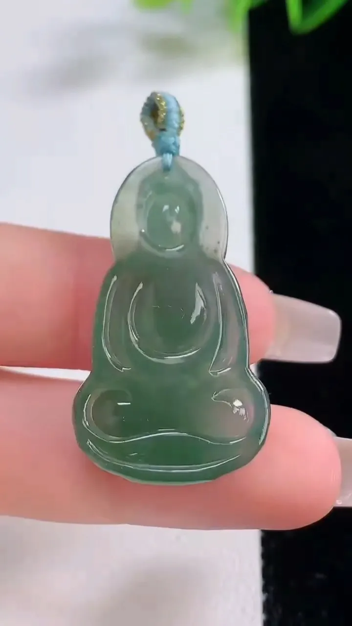 天然A货翡翠观音菩萨吊坠，尺寸34.7-20.5-5.4，重量:6.61g
12月22日