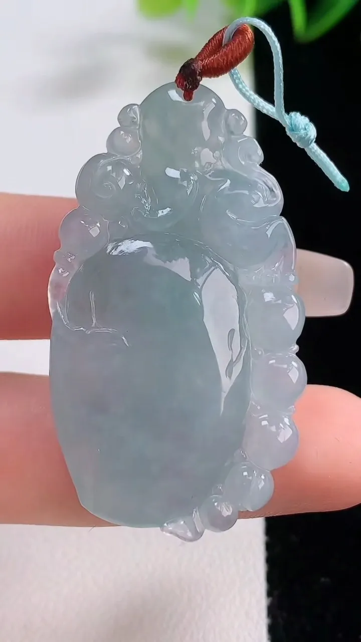 天然A货翡翠寿桃吊坠，尺寸44-24.6-7.2，重量:13.27g
12月22日