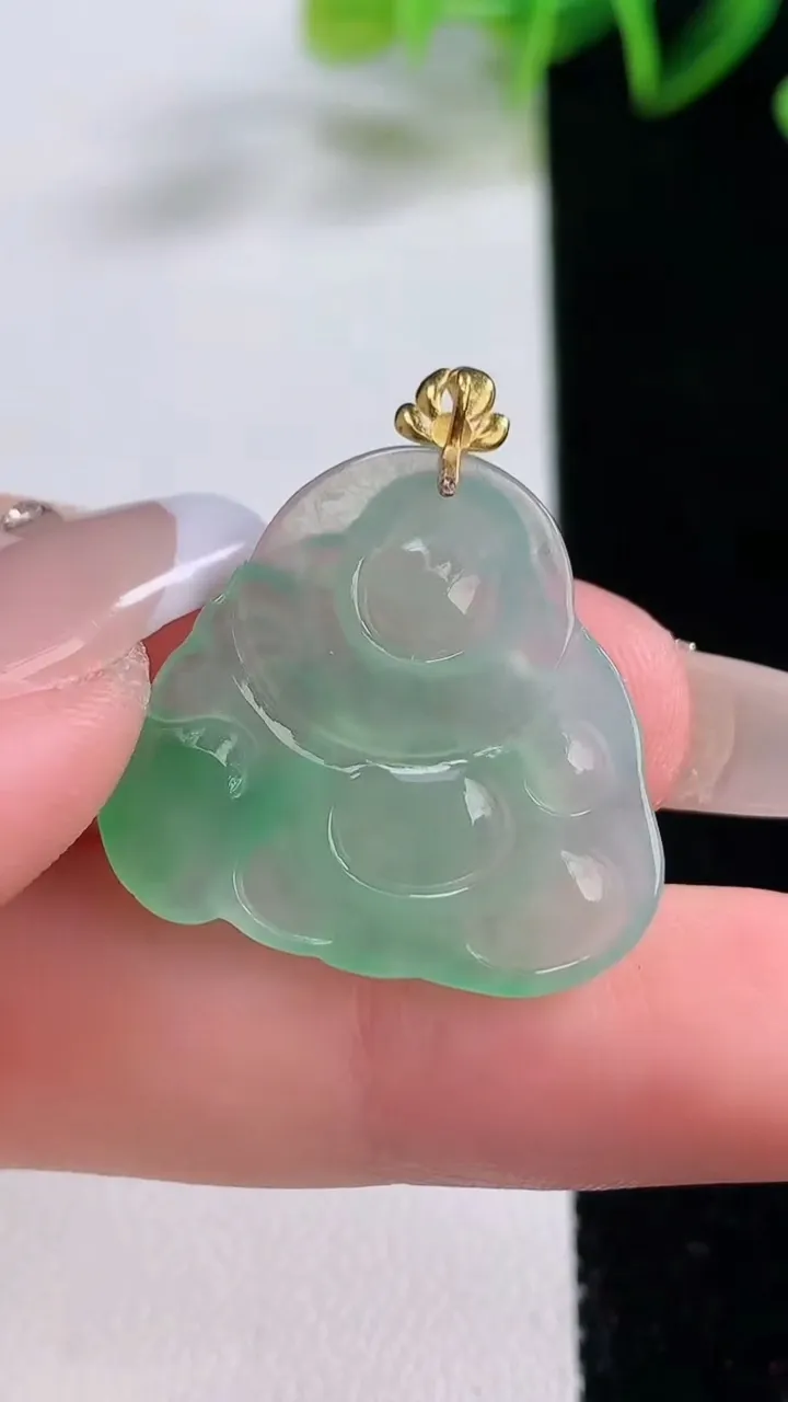 天然A货翡翠布袋佛吊坠，尺寸23.5-25.6-3.3，重量:3.42g
12月22日
