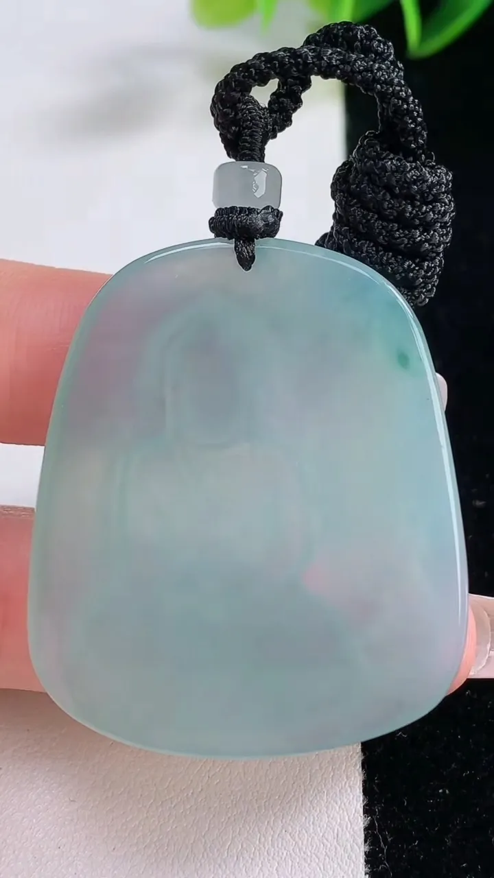 天然A货翡翠飘花大日如来吊坠，尺寸43.4-36.6-4，重量:17.30g
12月22日