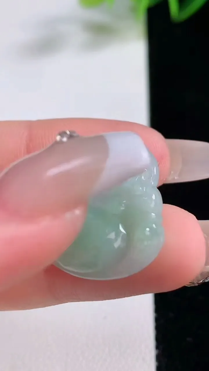 天然A货翡翠佛公吊坠，尺寸22.5-24-4.7，重量:3.73g
12月22日