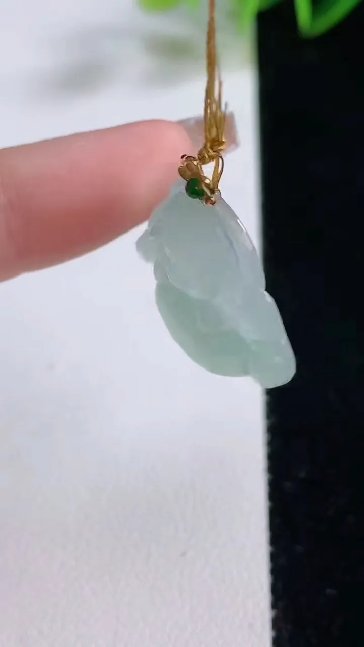 天然A货翡翠佛公吊坠，尺寸22.3-23.2-6，重量:4.71g
12月22日