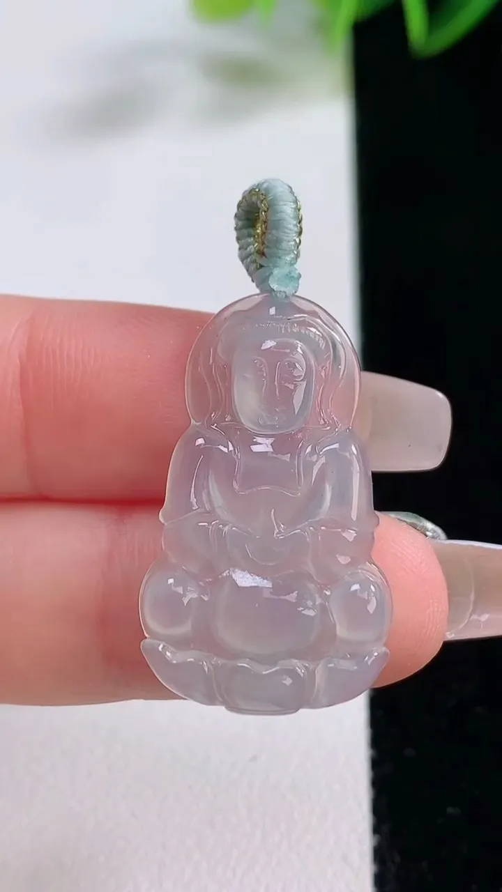 天然A货翡翠观音菩萨吊坠，尺寸29-17.7-2.9，重量:2.66g
12月22日