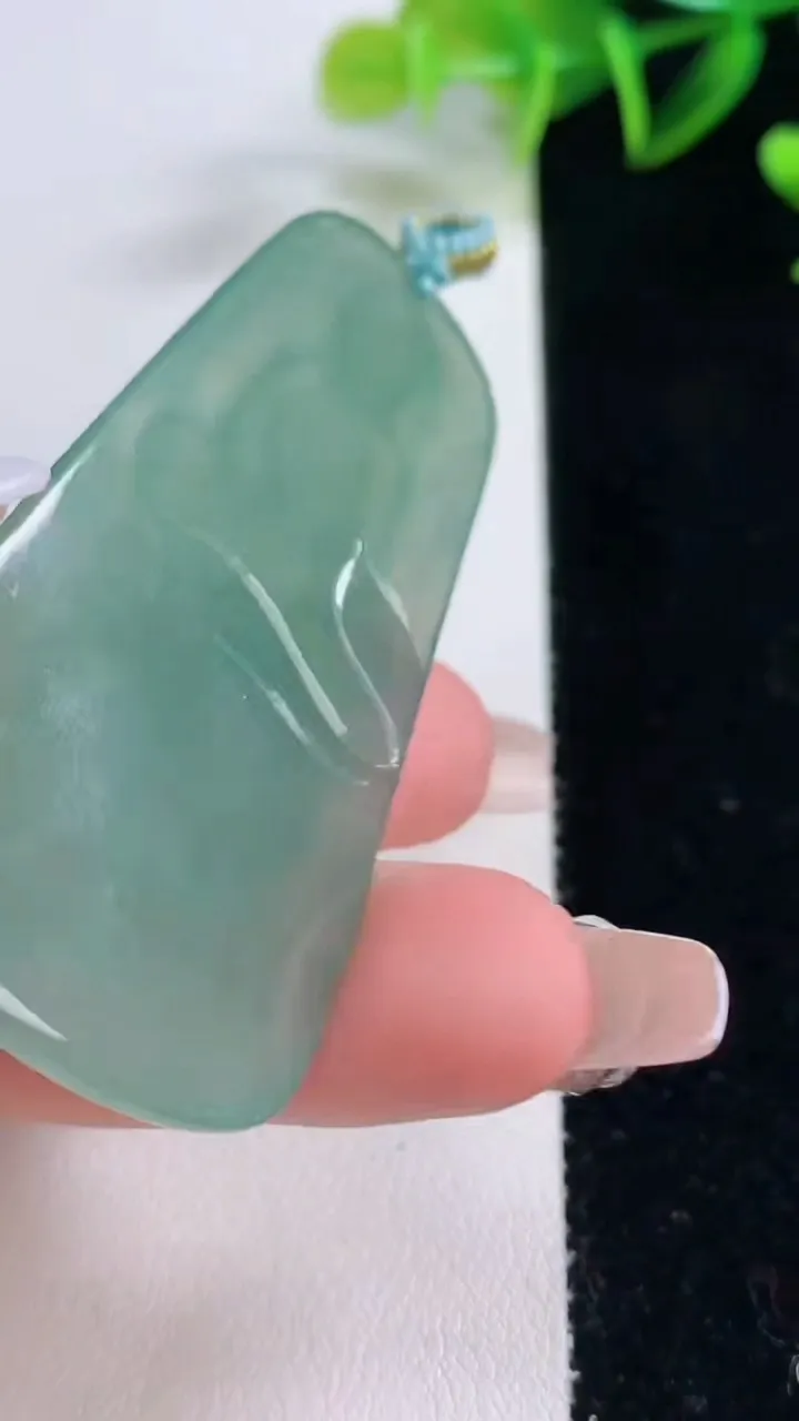 天然A货翡翠文殊菩萨吊坠，尺寸61.8-31-5.9，重量:22.35g
12月22日