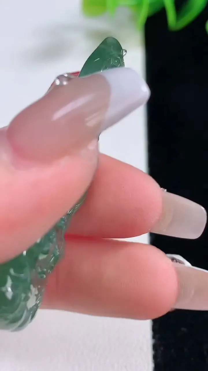 天然A货翡翠观音菩萨吊坠，尺寸51-23.6-5.9，重量:14.78g
12月22日