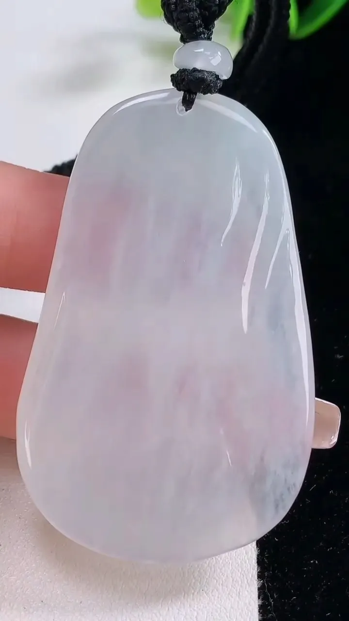 天然A货翡翠和和美美 荷叶鱼吊坠，尺寸59.2-36.8-6.5，重量:34.04g
12月22日