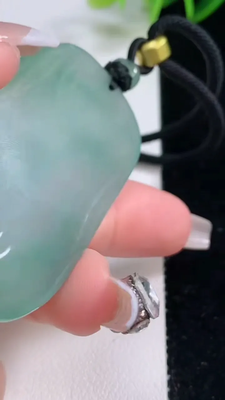 天然A货翡翠悟道吊坠，尺寸57-34-4.7，重量:29.01g
12月22日