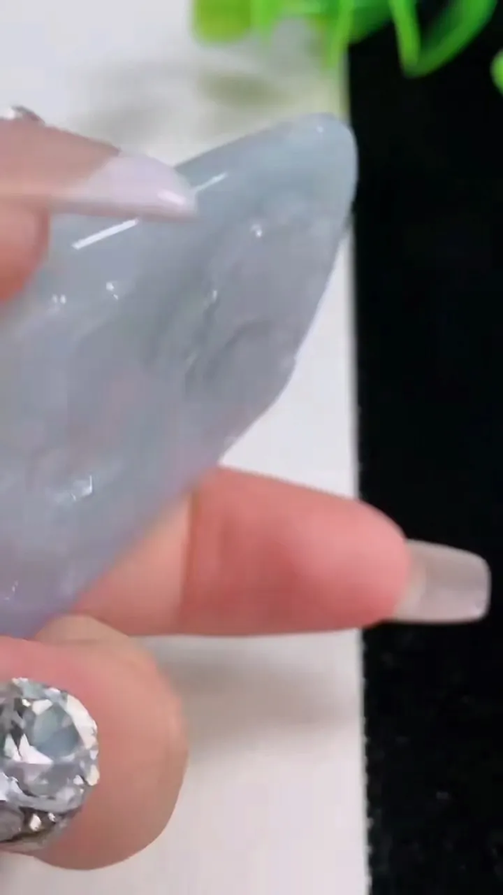 天然A货翡翠紫罗兰御龙阿弥陀佛吊坠，尺寸63.4-46.4-9.4，重量:52.47g
12月22日