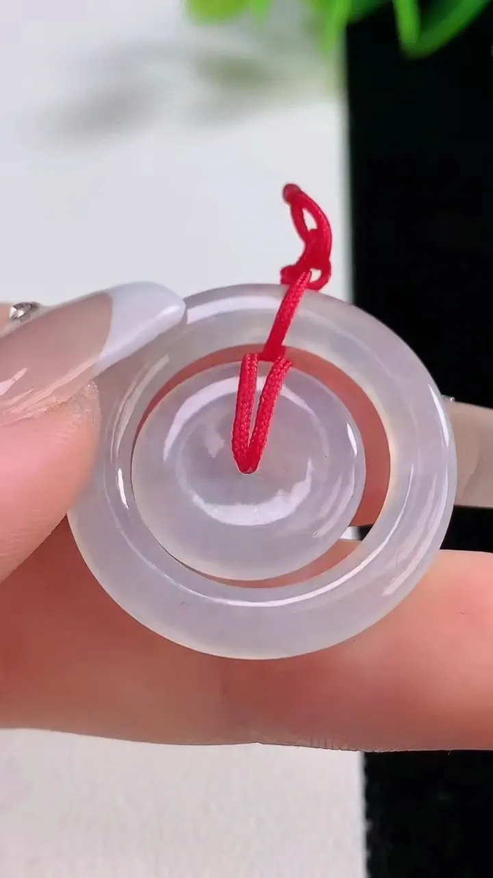 天然A货翡翠母子平安扣吊坠，尺寸27.2-3，重量:5.19g
12月22日