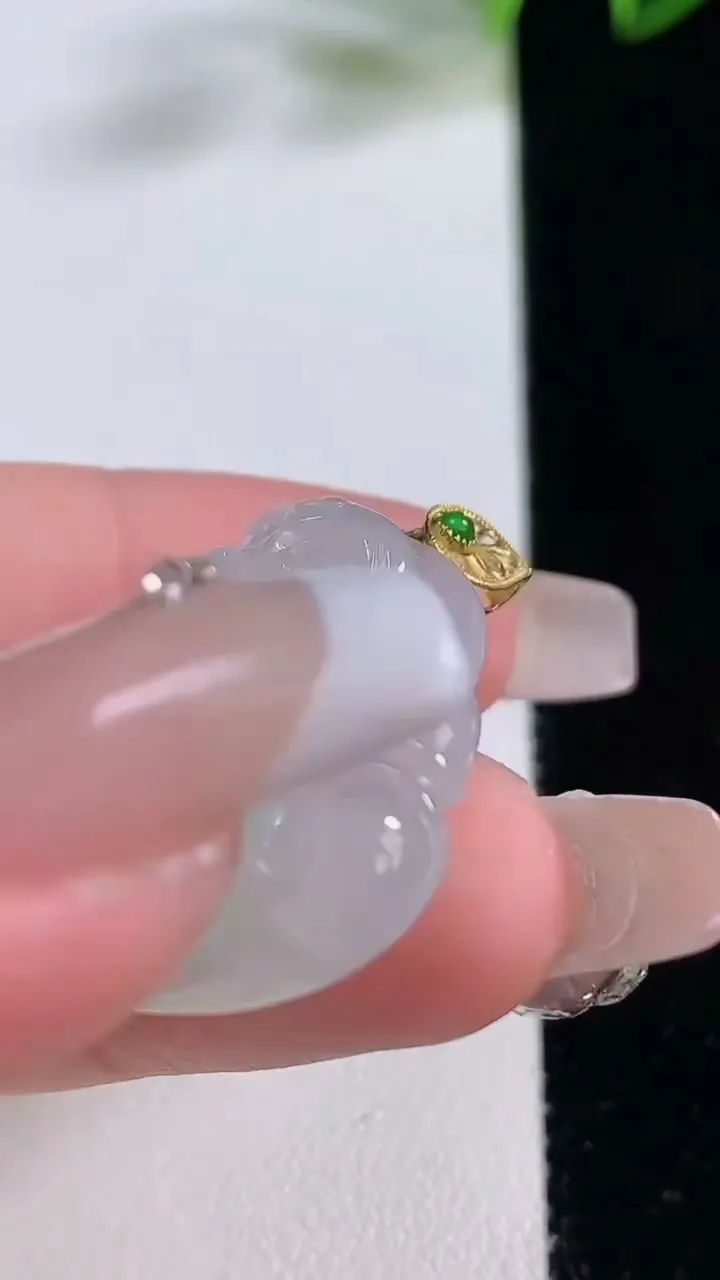 天然A货翡翠佛公吊坠，尺寸27-29.7-6.9，重量:9.00g
12月22日