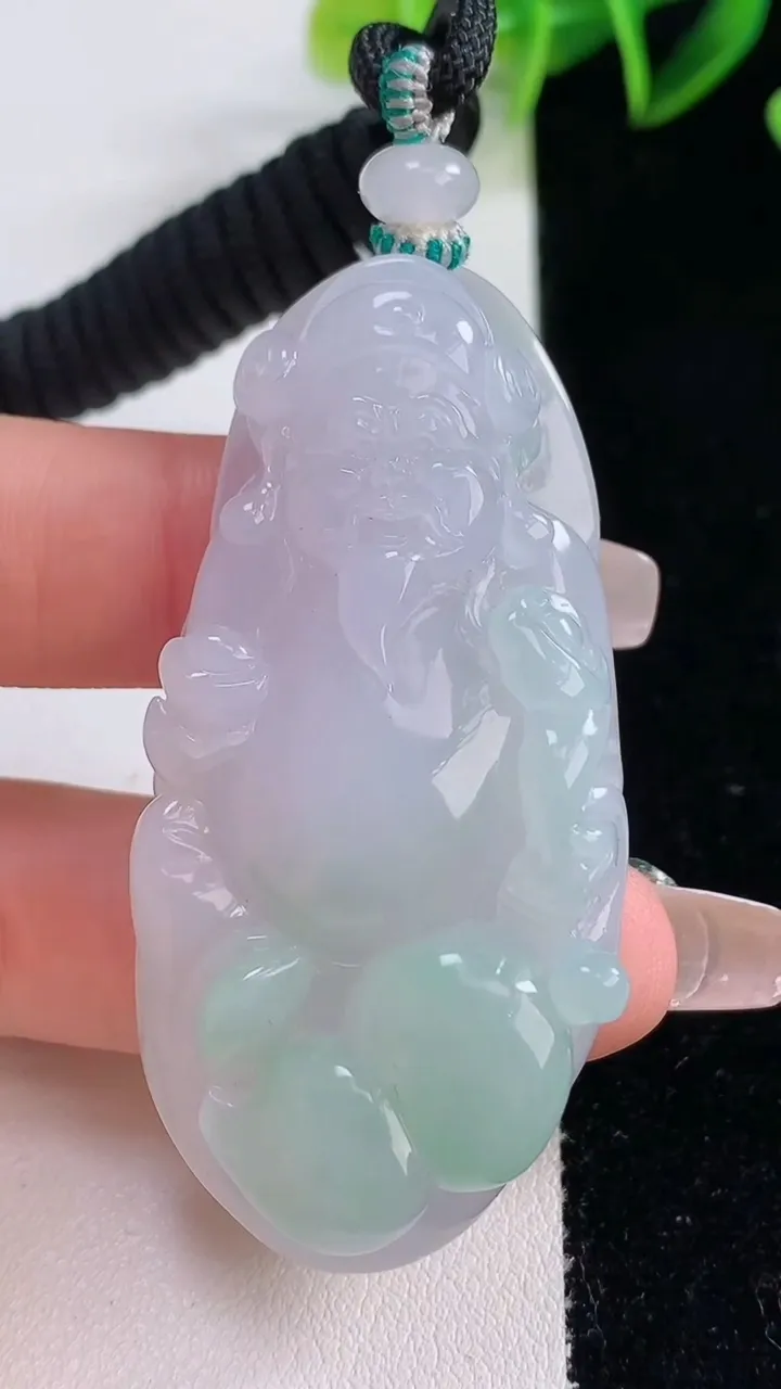 天然A货翡翠财神爷吊坠，尺寸57.7-26.8-10.4，重量:35.21g
12月22日