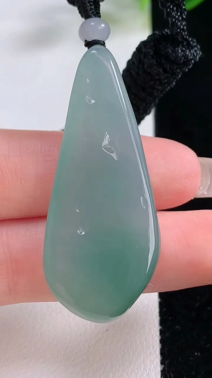 天然A货翡翠悟道吊坠，尺寸46.5-19.5-5.7，重量:11.88g
12月22日