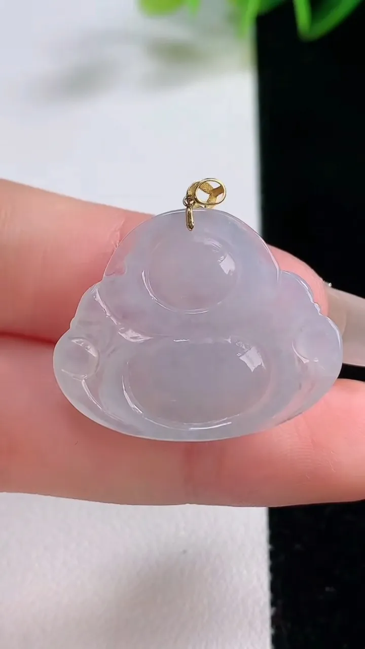 天然A货翡翠种白冰佛公吊坠，尺寸22.8-27.7-4.4，重量:4.55g
12月22日