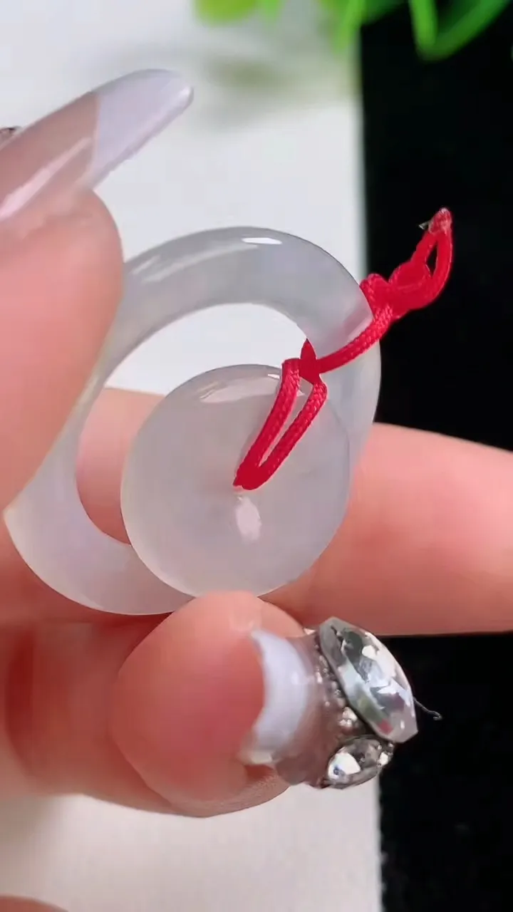 天然A货翡翠母子平安扣吊坠，尺寸27.2-3，重量:5.19g
12月22日