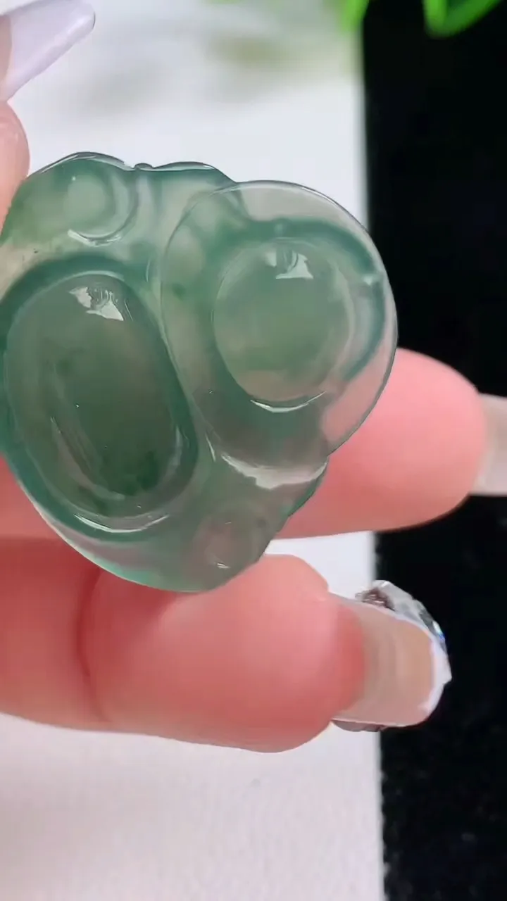 天然A货翡翠佛公吊坠，尺寸273-30.6-5.7，重量:6.57g
12月22日