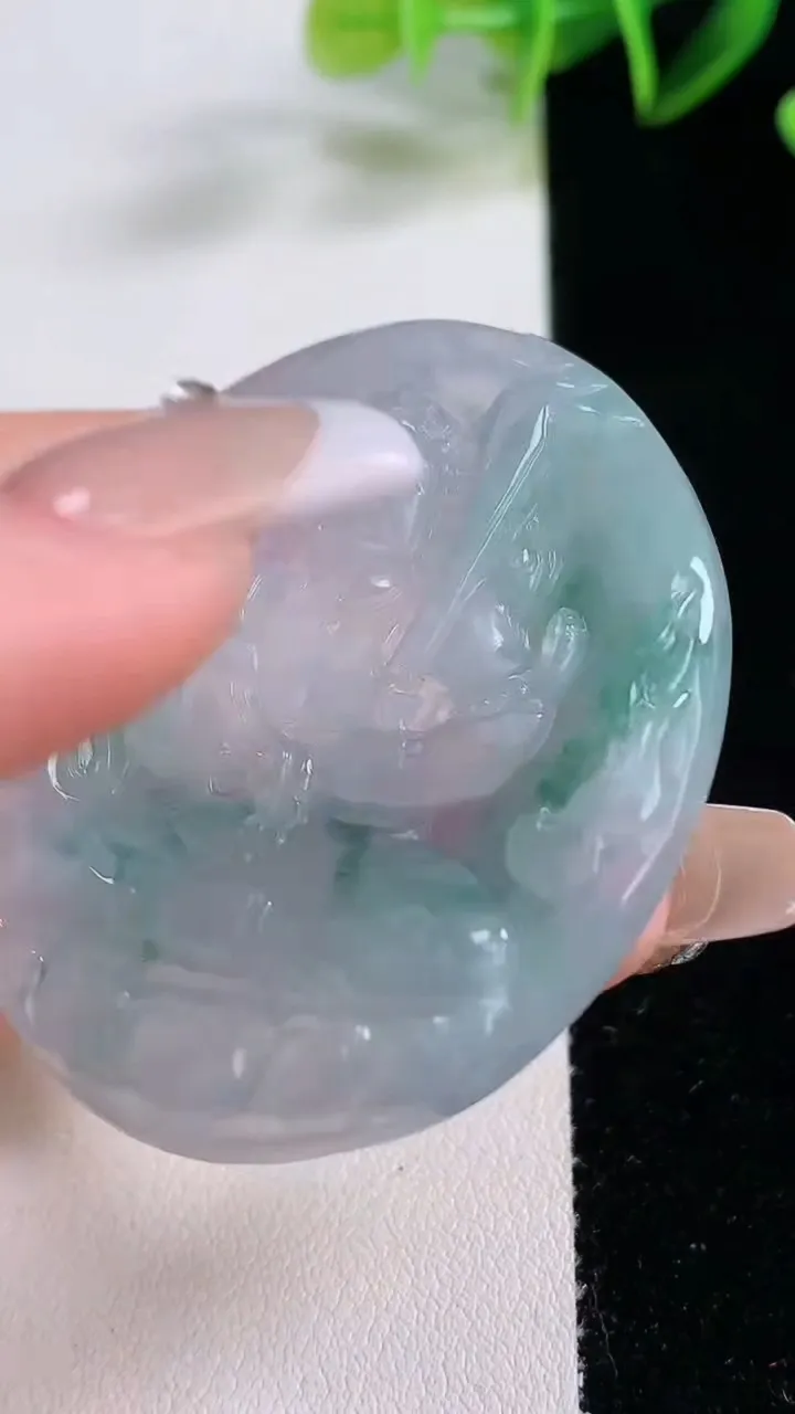 天然A货翡翠飘花不动明王吊坠，尺寸50-44.4-5.2，重量:23.13g
12月22日