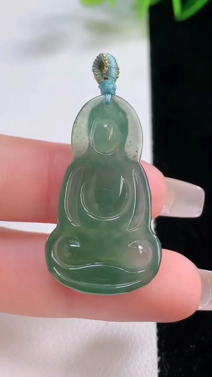 天然A货翡翠观音菩萨吊坠，尺寸34.7-20.5-5.4，重量:6.61g
12月22日