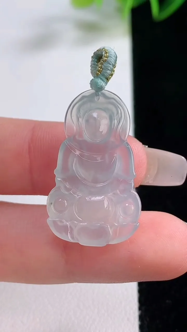 天然A货翡翠观音菩萨吊坠，尺寸29-17.7-2.9，重量:2.66g
12月22日