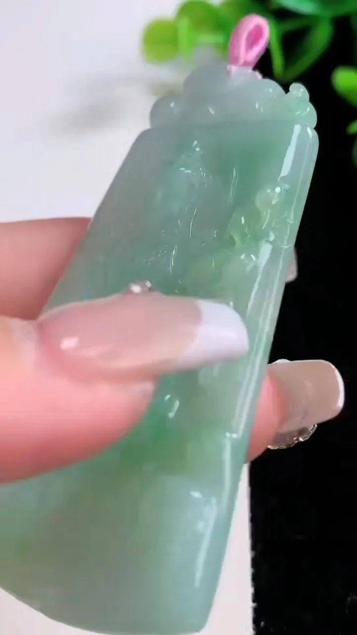 天然A货翡翠普贤菩萨吊坠，尺寸67.8-42.6-5.5，重量:32.60g
12月22日