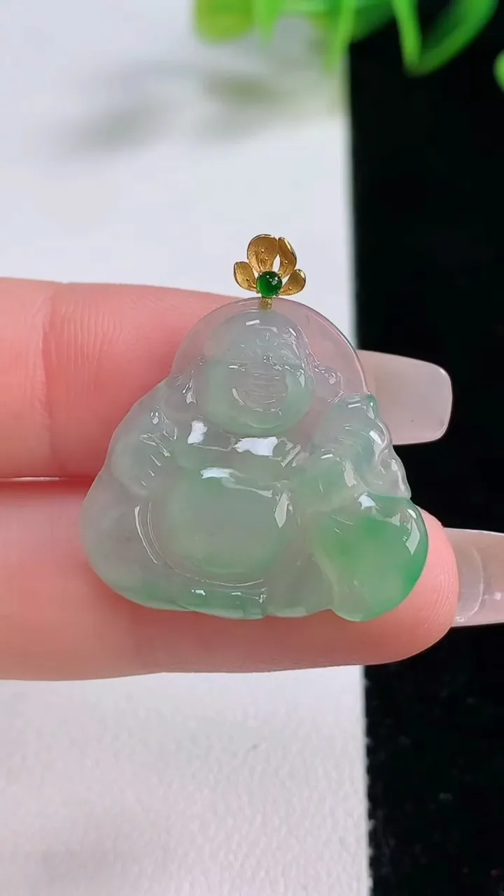 天然A货翡翠布袋佛吊坠，尺寸23.5-25.6-3.3，重量:3.42g
12月22日