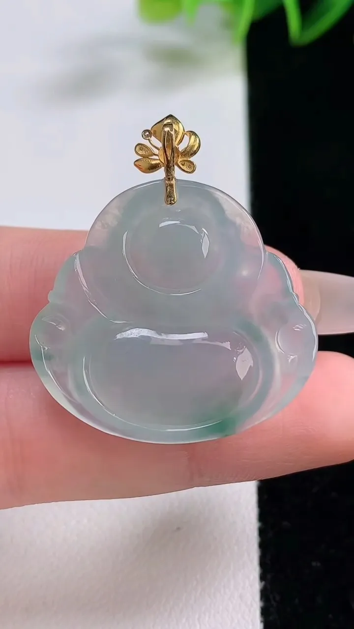 天然A货翡翠种飘花佛公吊坠，尺寸28-30.3-5.4，重量:7.37g
12月22日