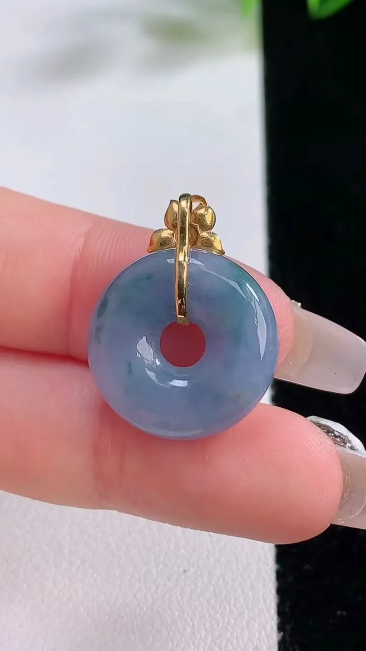 天然A货翡翠18K金紫罗兰飘花平安环吊坠，尺寸18.3-5.2，重量:3.98g
12月22日