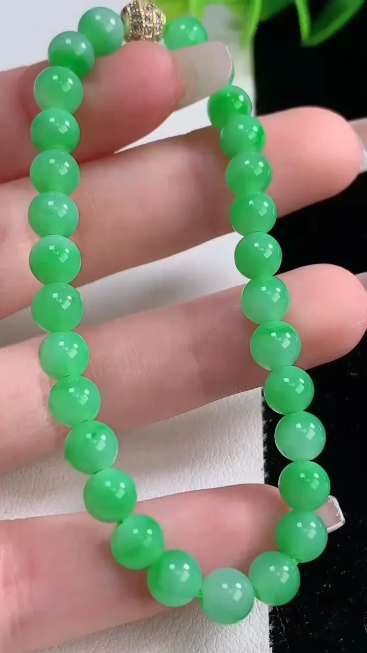 天然A货翡翠圆珠手串，尺寸6-29颗，重量:11.76g12月22日
工厂直销收藏佳品,种好水足，色
