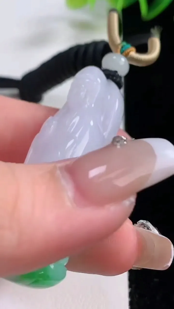 天然A货翡翠观音菩萨吊坠，尺寸50-20.8-11.6，重量:25.64g
12月22日