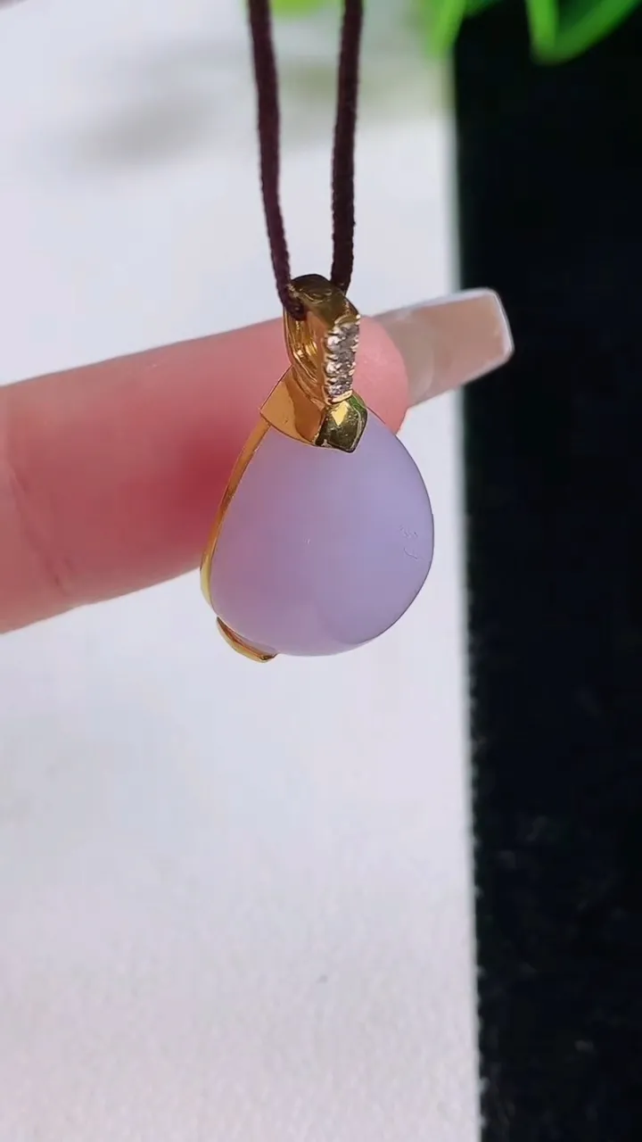 天然A货翡翠18K金紫罗兰水滴吊坠，尺寸18.6-13.6-7.8，重量:3.83g
12月22日
