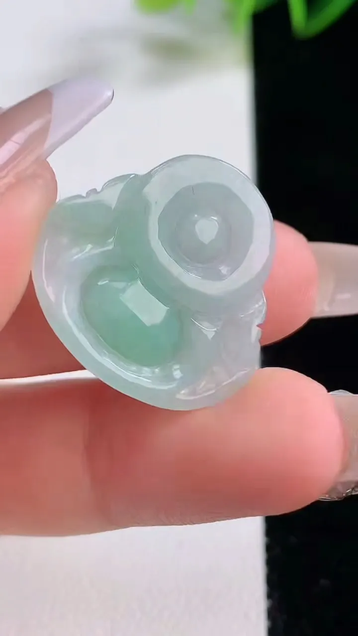 天然A货翡翠佛公吊坠，尺寸22.5-24-4.7，重量:3.73g
12月22日