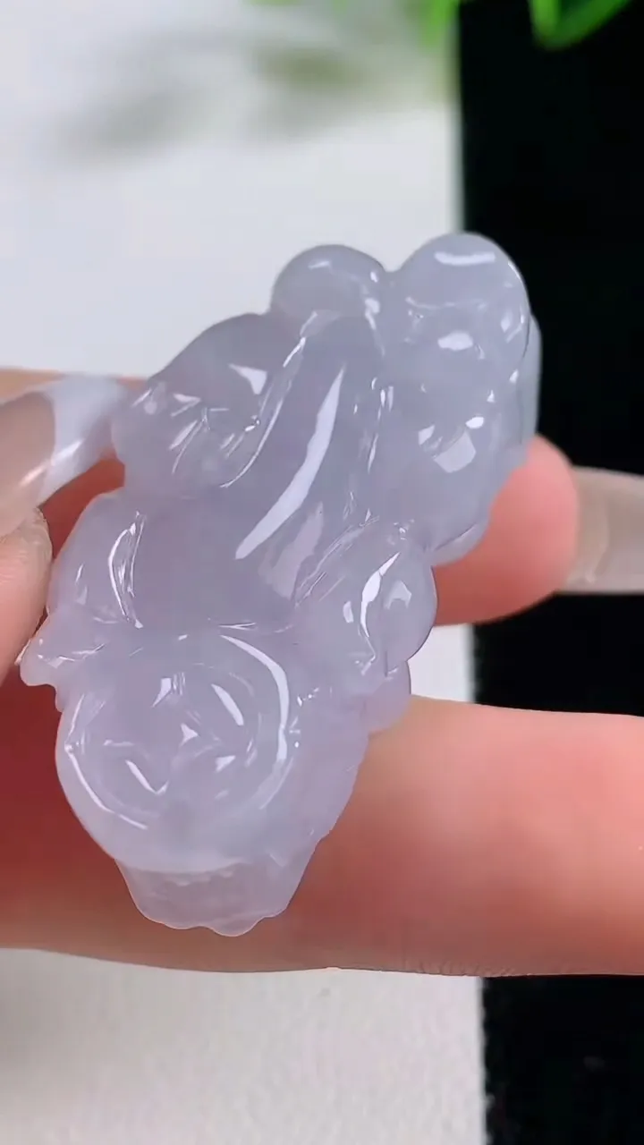 天然A货翡翠紫罗兰貔貅吊坠，尺寸38.6-20-12.4，重量:19.40g
12月22日