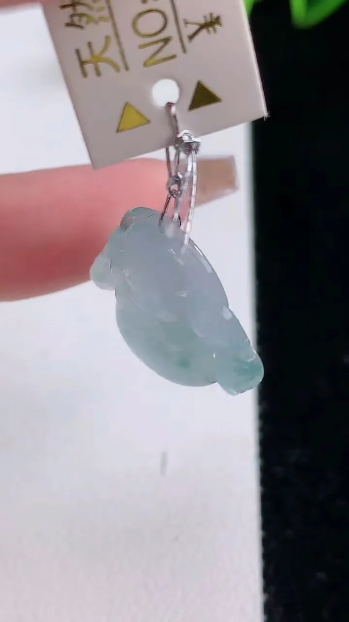 天然A货翡翠冰种飘花佛公吊坠，尺寸19.5-21-5.6，重量:3.45g
12月22日