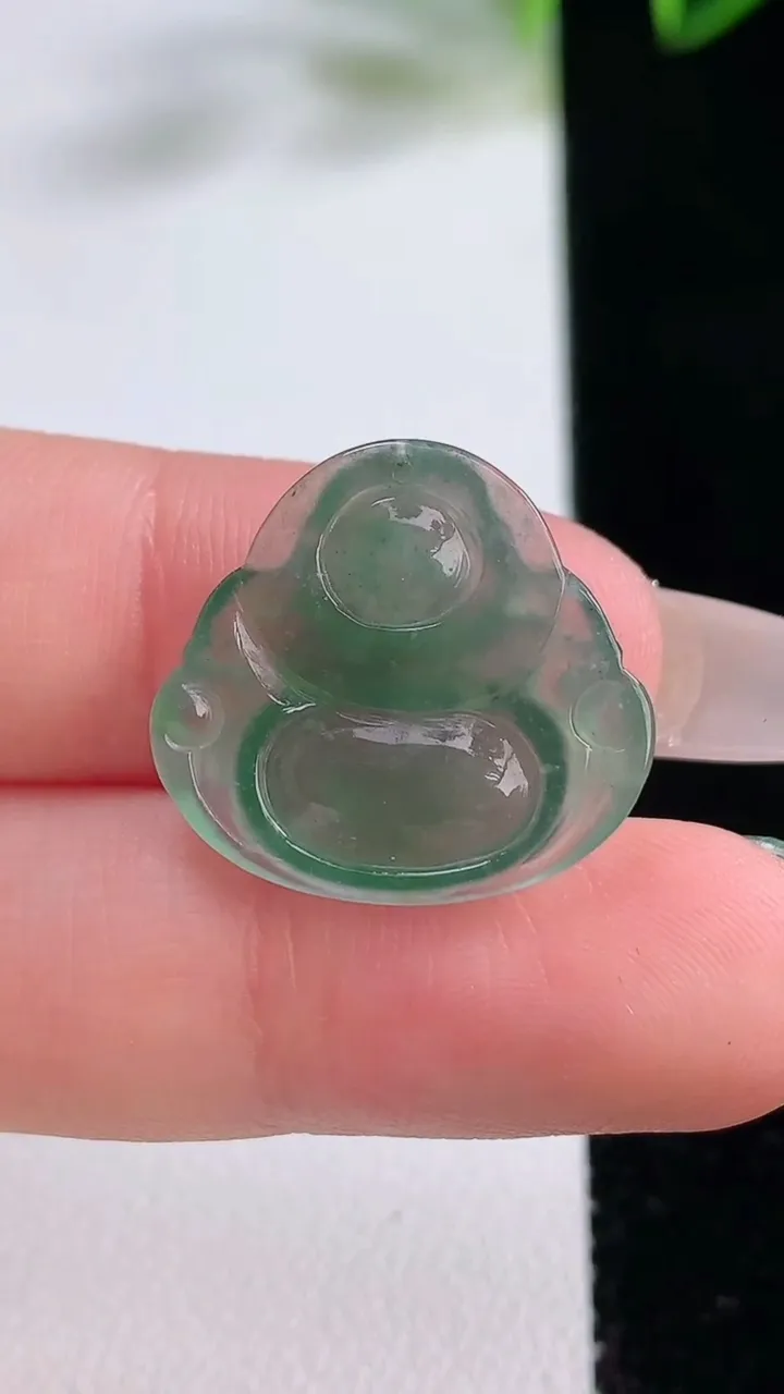 天然A货翡翠佛公吊坠，尺寸19-20.7-3.7，重量:2.38g
12月22日