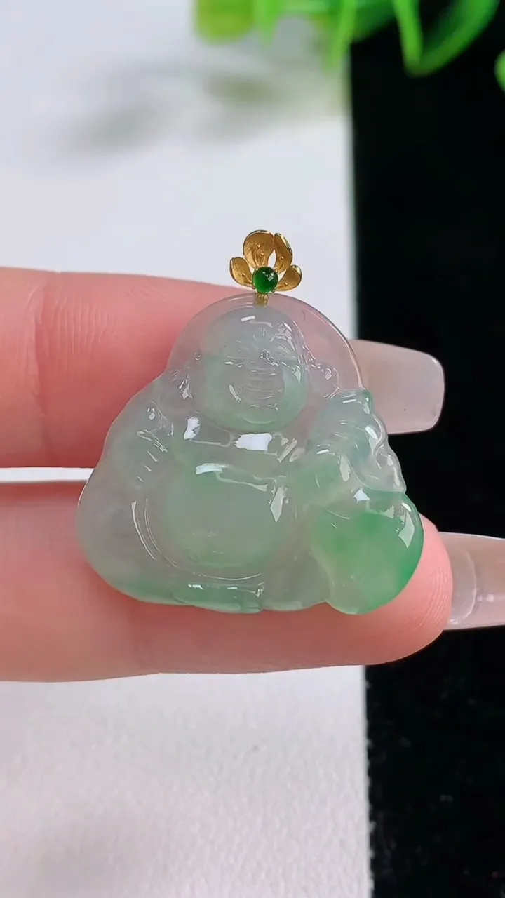 天然A货翡翠布袋佛吊坠，尺寸23.5-25.6-3.3，重量:3.42g
12月22日