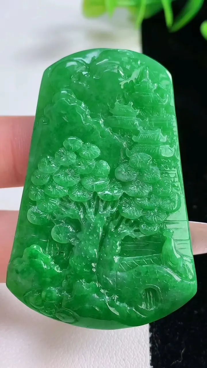 天然A货翡翠山水牌吊坠，尺寸57-38-6，重:24.84g
12月22日