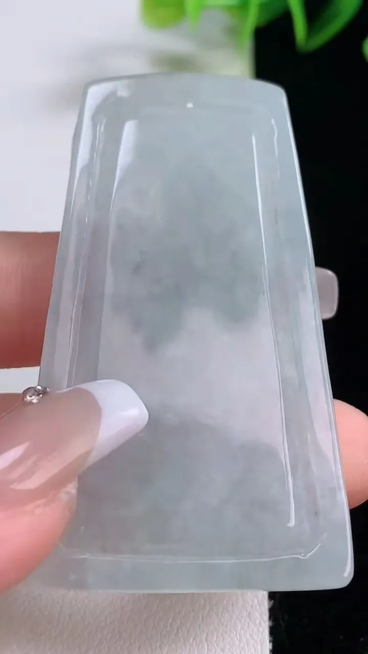 天然A货翡翠大日如来吊坠，尺寸59.7-33.7-5，重量:21.16g
12月22日