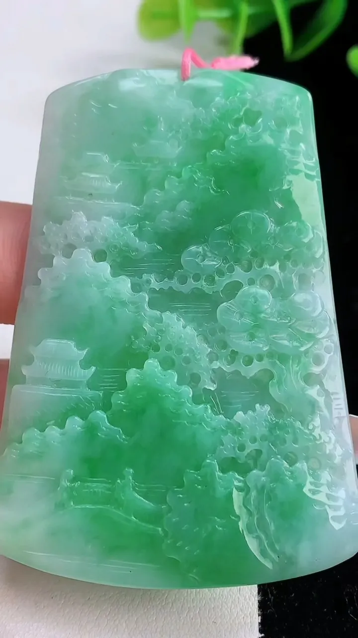 天然A货翡翠山水牌吊坠，尺寸67-47.3-4.3，重量:36.35g
12月22日