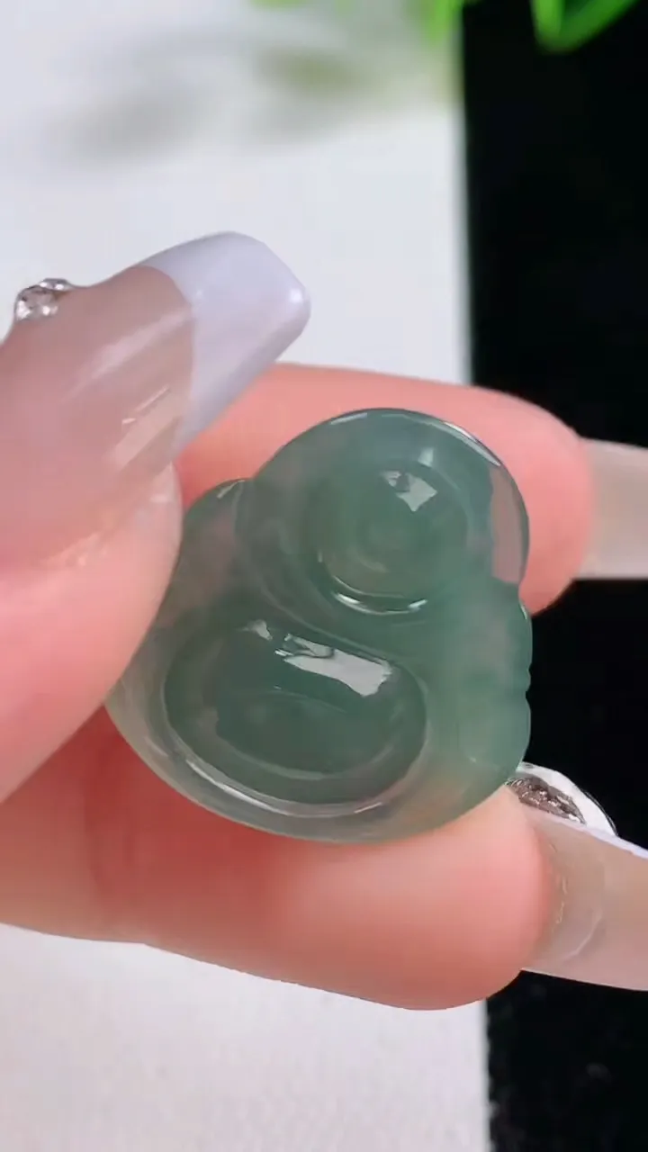 天然A货翡翠佛公吊坠，尺寸21.2-21.6-5.8，重量:3.86g
12月22日