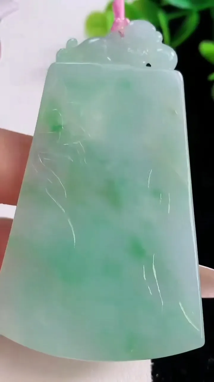 天然A货翡翠普贤菩萨吊坠，尺寸67.8-42.6-5.5，重量:32.60g
12月22日