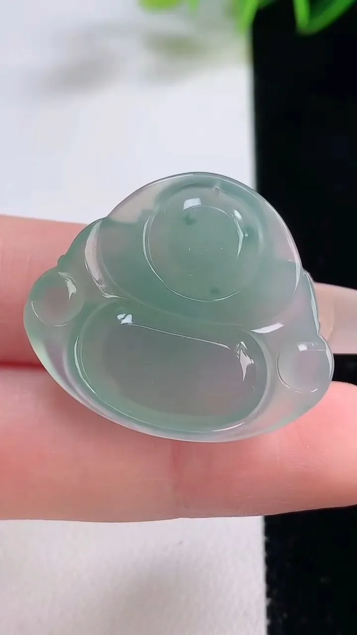 天然A货翡翠佛公吊坠，尺寸26.3-30.6-5.8，重量:7.03g
12月23日