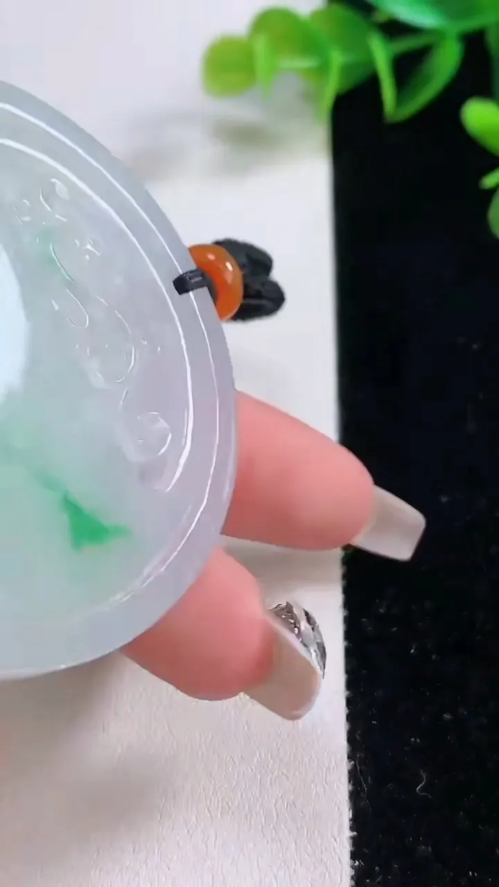 天然A货翡翠复古龙牌吊坠，尺寸57.2-7.3，重量:58.63g
12月23日