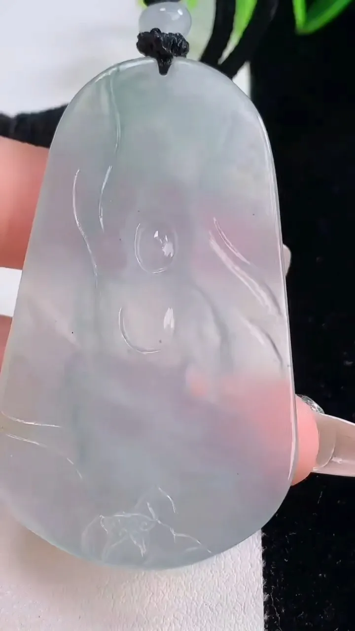 天然A货翡翠种飘花大势至菩萨吊坠，尺寸61.8-36-5.7，重量:27.63g
12月23日