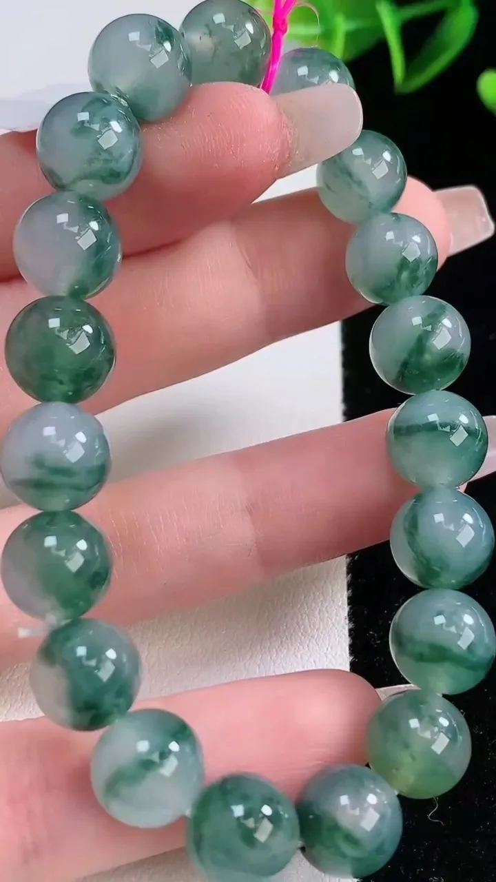 天然A货翡翠种飘花圆珠手串，尺寸10-19颗，重量:32.18g12月23日
工厂直销收藏佳品,种好水足，色泽均匀，有种有色，上手高大气！