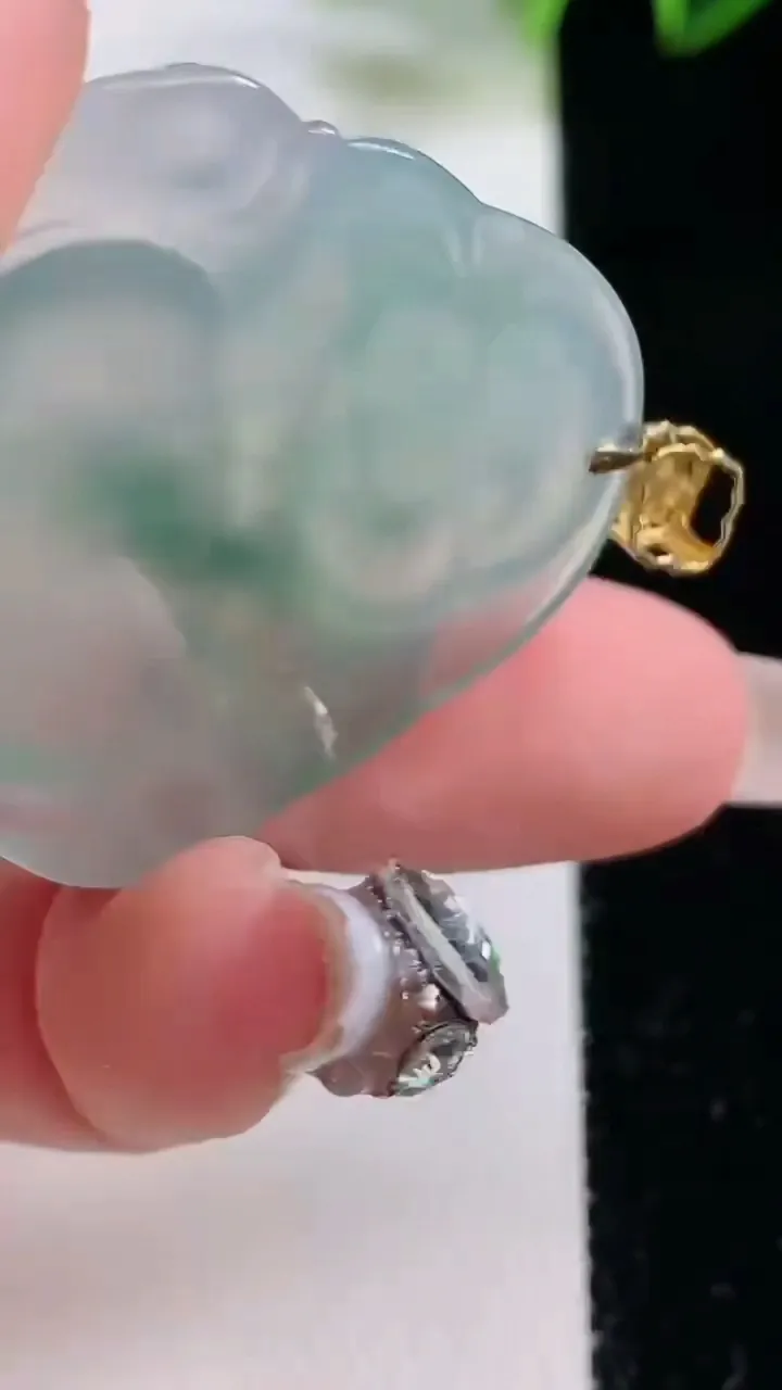 天然A货翡翠种飘花佛公吊坠，尺寸34.6-37-7，重量:13.61g
12月23日